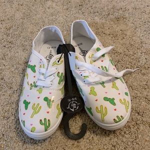 New cactus lace up shoes size 6-7